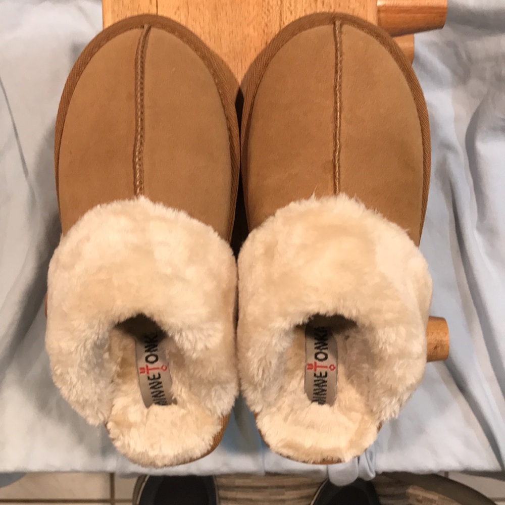 Minnetonka womens  8/M leather upper slippers final markdown no offers - Picture 12 of 12